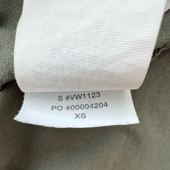 Vuori Women’s Sutton V Neck Tee - Picture 6 of 12